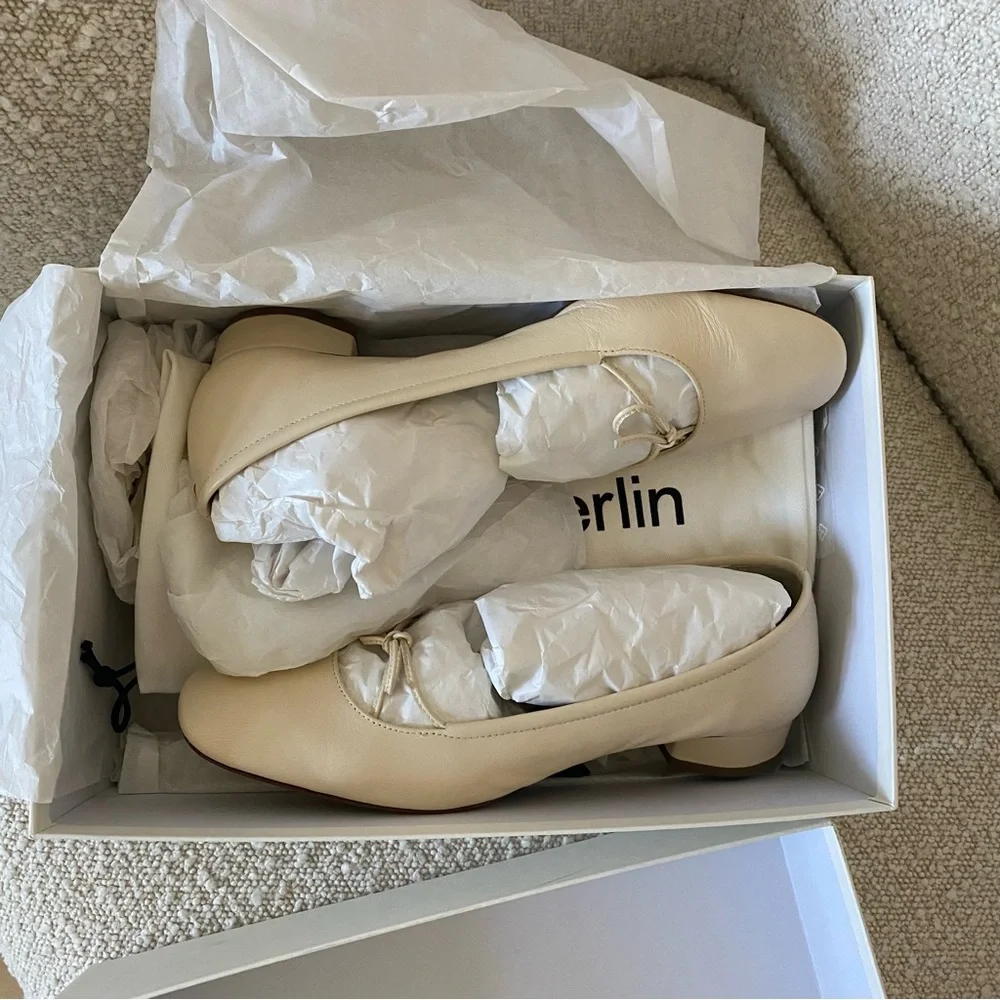 Aeyde Darya bow-detailed glossed-leather ballet flats Italian size 38
